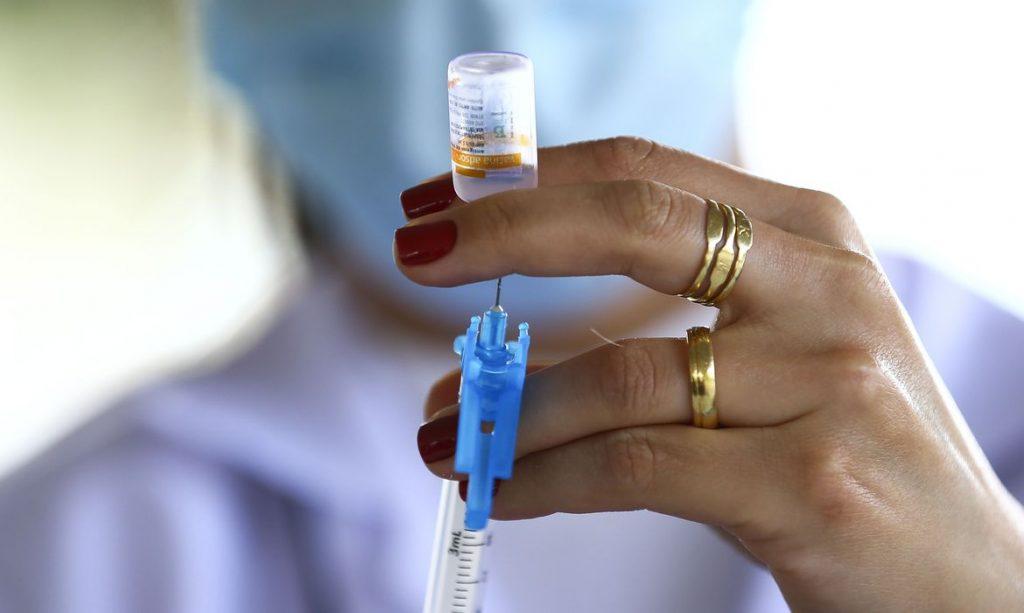 CoronaVac aumenta em 70% anticorpos contra Covid-19 em pacientes imunossuprimidos, afirma estudo do HC