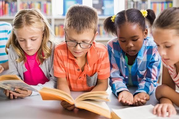 Os vínculos com a leitura são importantes, mas, como fazer uma criança criar gosto pelos livros?