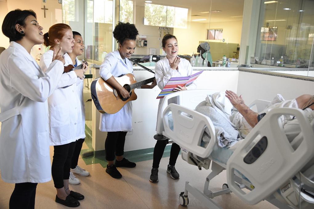 Quebrando o silêncio: música em hospitais auxilia na recuperação de pacientes em períodos de isolamento