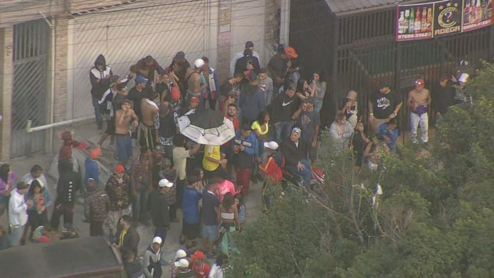 Pancadão volta a registrar jovens aglomerados e sem máscara na Zona Norte de SP