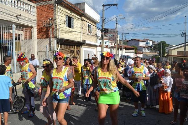 SP condiciona carnaval de rua de 2022 a indicadores de Covid-19 em queda