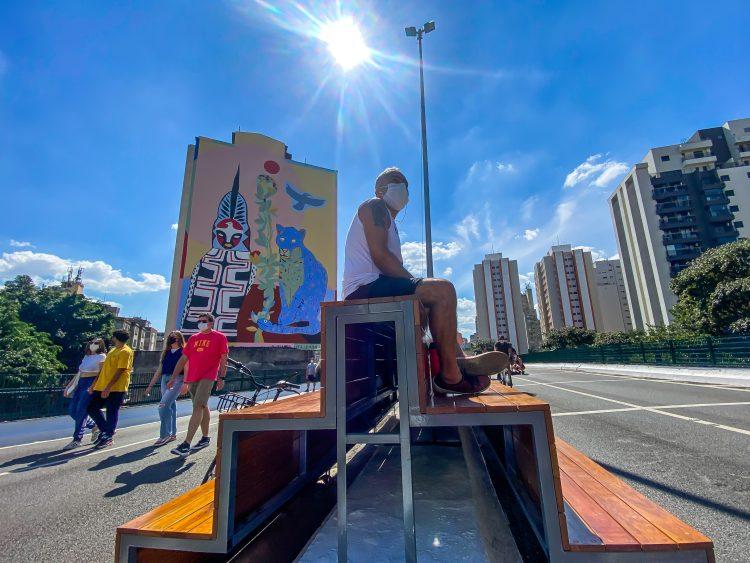 Minhocão ganha novas estações de descanso para visitantes