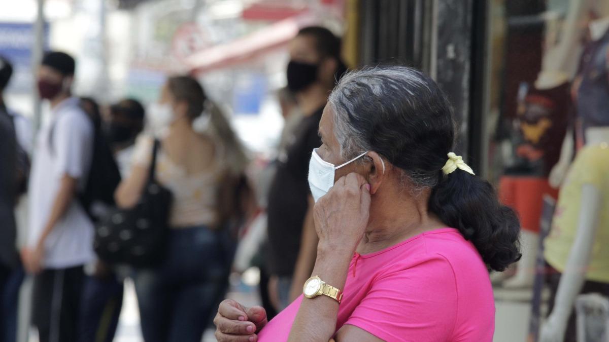 Capital segue Estado e acaba com obrigação de máscara em locais fechados