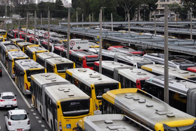 Após acordo, motoristas encerram greve de ônibus em São Paulo