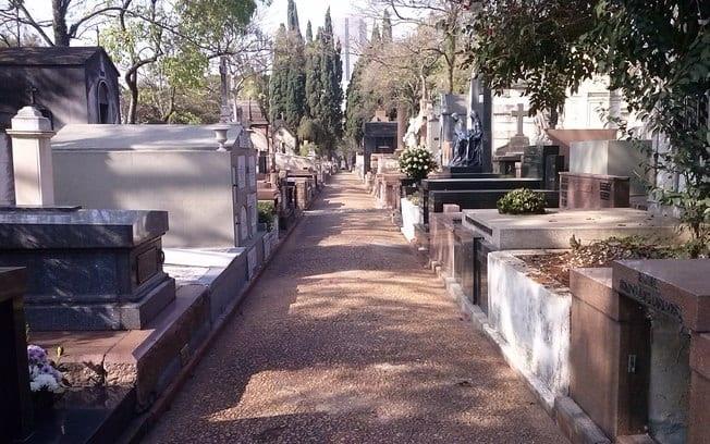 Propostas para concessão de cemitérios serão abertas nesta terça-feira