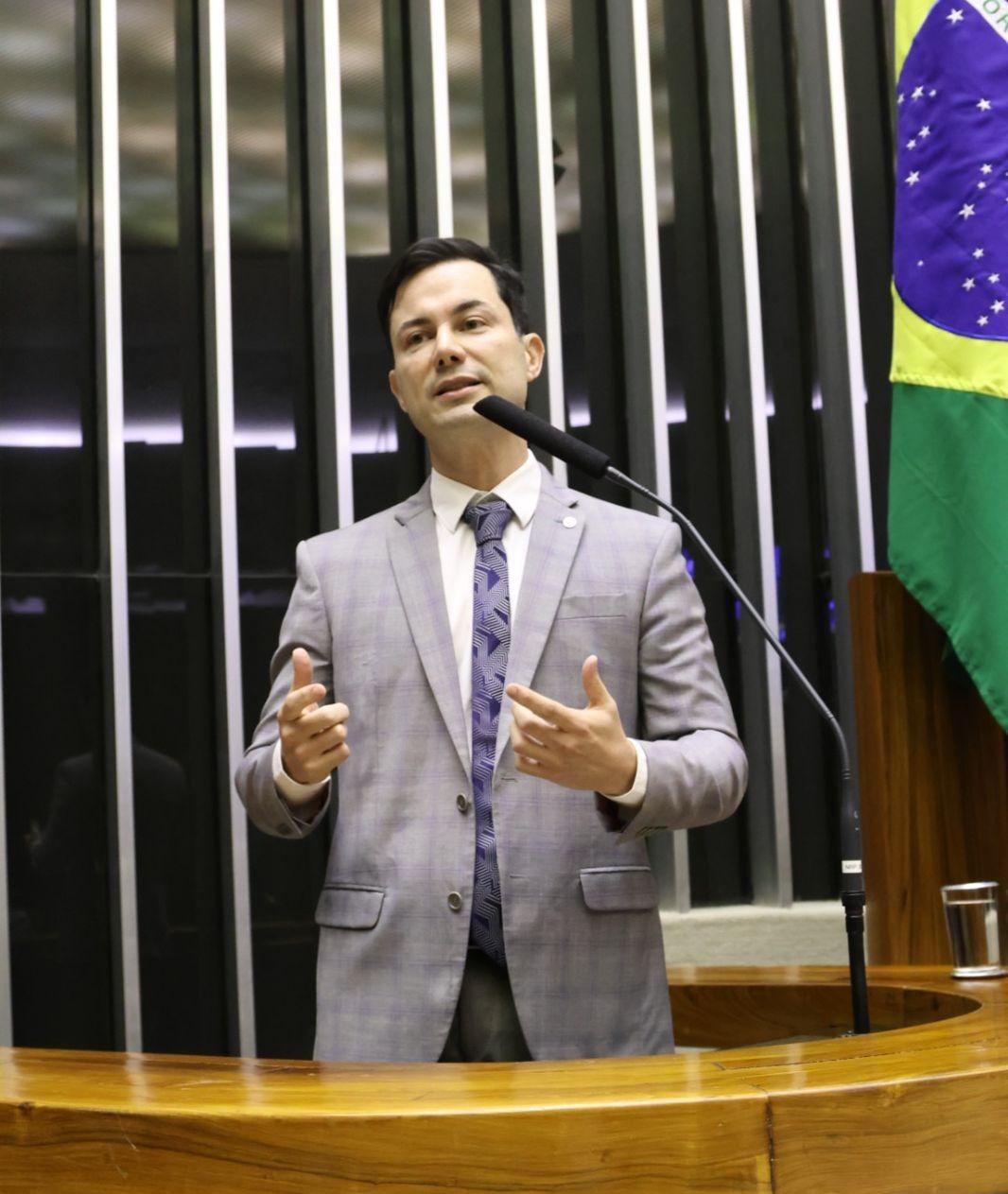 Líder do PV repudia racismo contra Vini Jr em Comissão Geral da Câmara