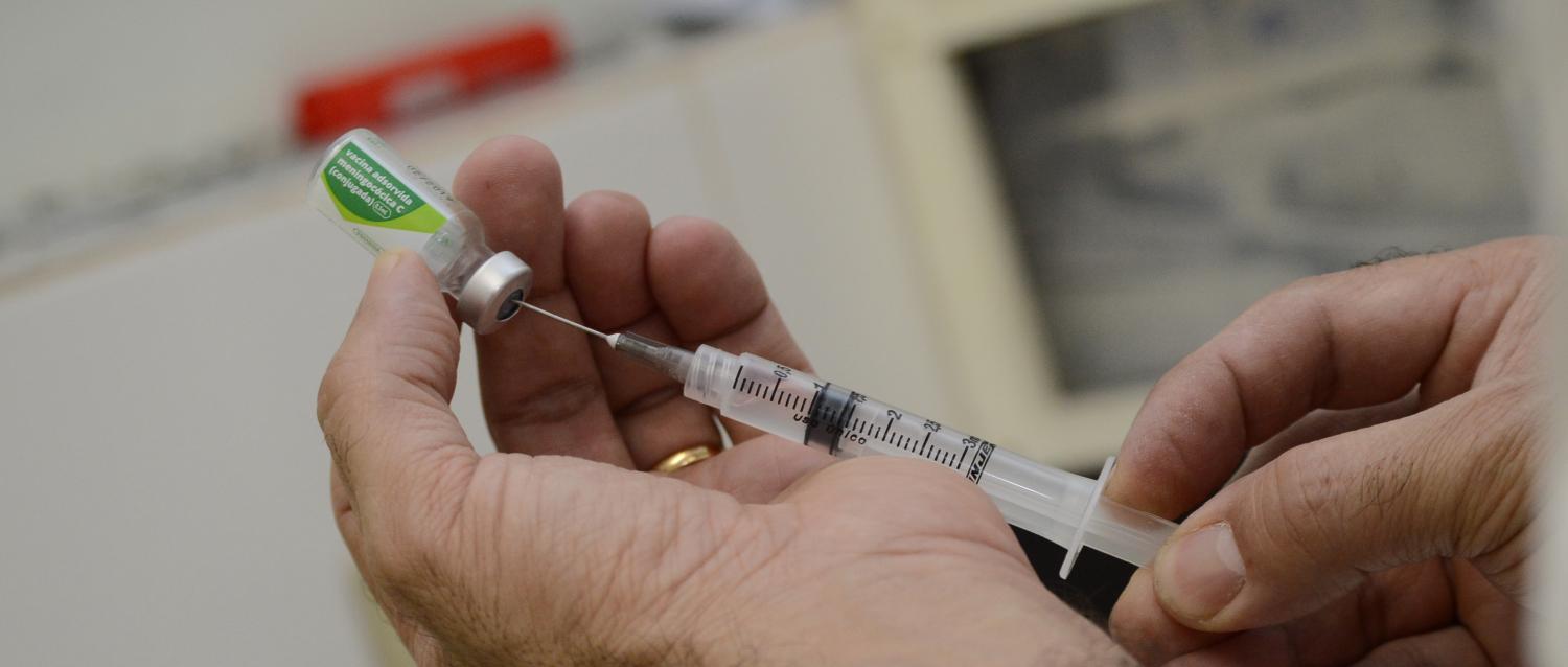 SP amplia vacinação contra Meningite para profissionais da educação e adolescentes