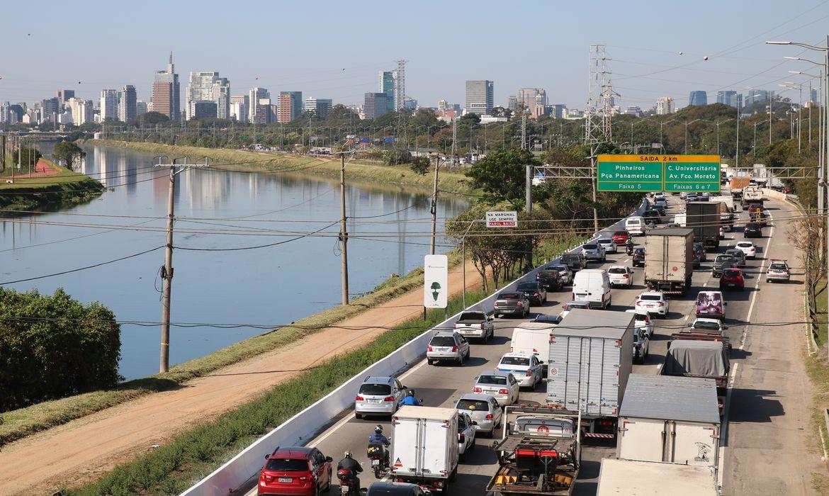 Marginal Pinheiro terá trechos interditados no domingo (16)