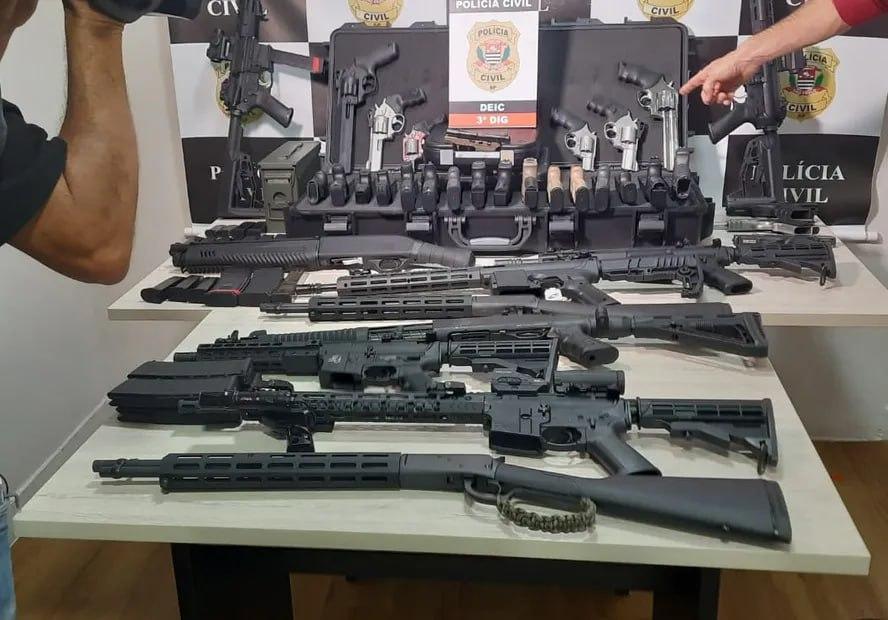 Polícia apreende fuzis, pistolas e espingardas que eram rifadas na internet