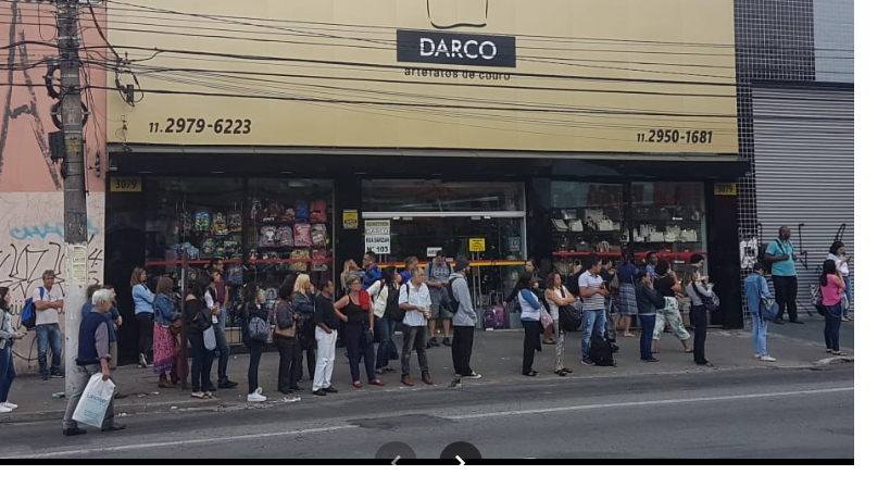 . Loja DARCO em Santana é prejudicada com um ponto de ônibus e Abrigo na sua porta de entrada