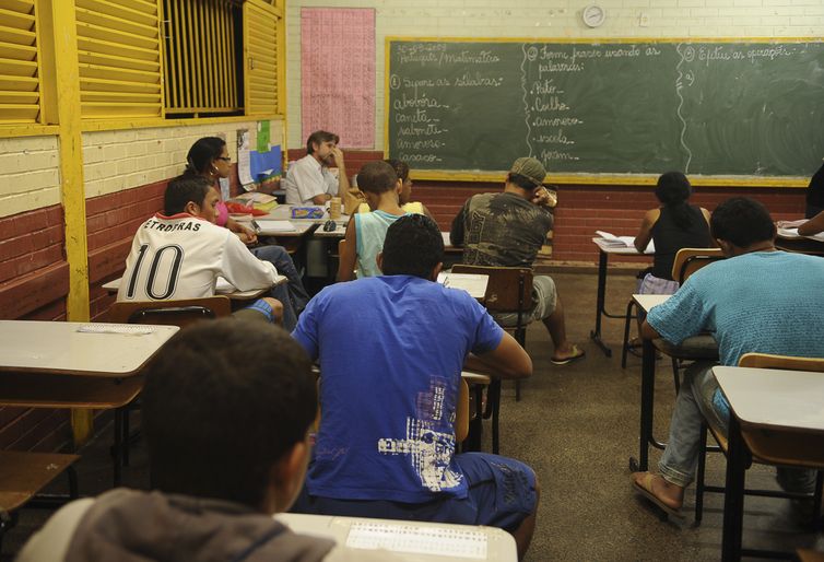 Nascidos em setembro e outubro recebem quinta parcela do Pé-de-Meia