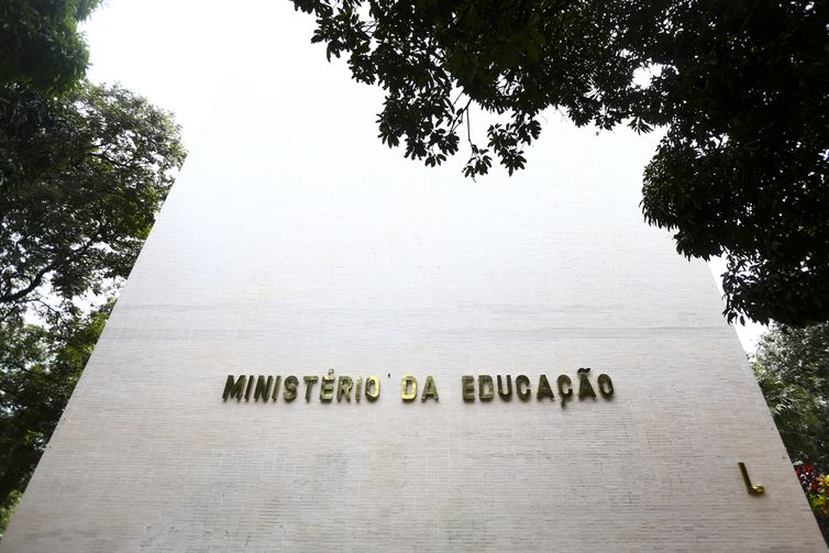 Sai lista de cursos superiores semipresenciais autorizados pelo MEC