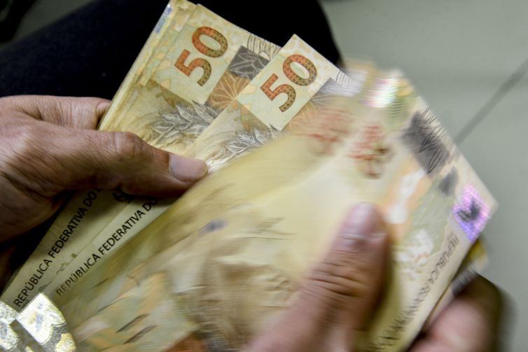 Senado ouve trabalhadores sobre aumento da faixa de isenção do IR