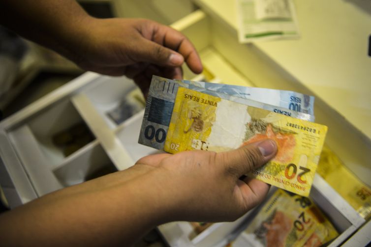Lote extra de R$ 156,4 milhões do abono salarial será pago hoje