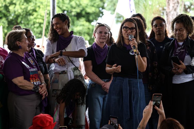 Ministras defendem penas maiores para crimes de feminicídio