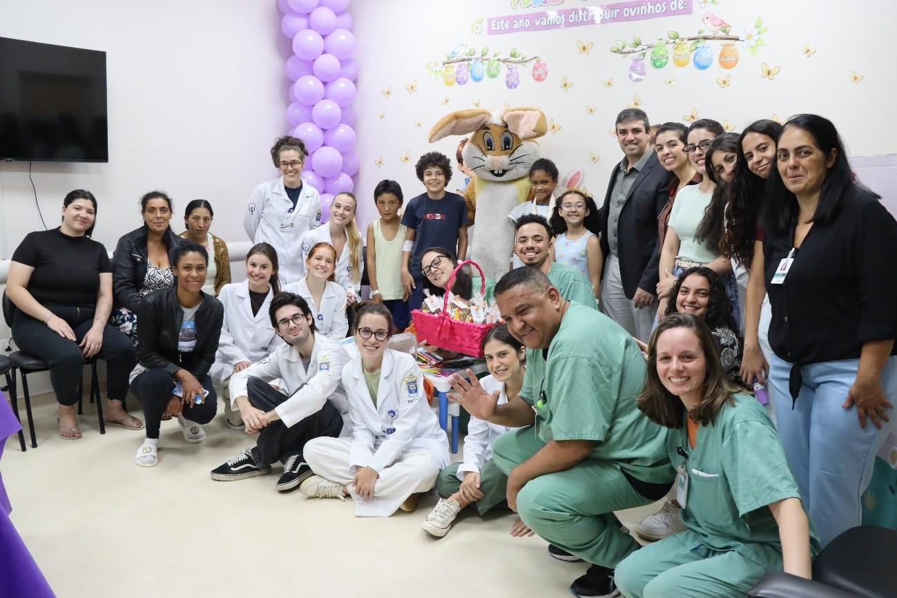 Páscoa lúdica leva alegria e acolhimento às crianças internadas no HMB