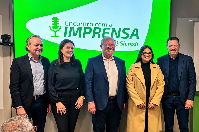 SICREDI aborda a história da Cooperativa e seus impactos na sociedade
