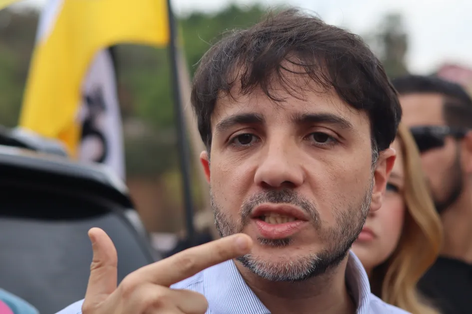 Renan Santos rejeita ato com Flávio Bolsonaro contra Alexandre de Moraes e anuncia manifestações pelo país