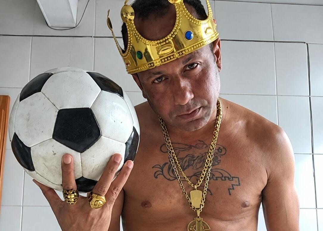  Jovem com Altas Habilidades Brilha na TV e Conquista a Internet